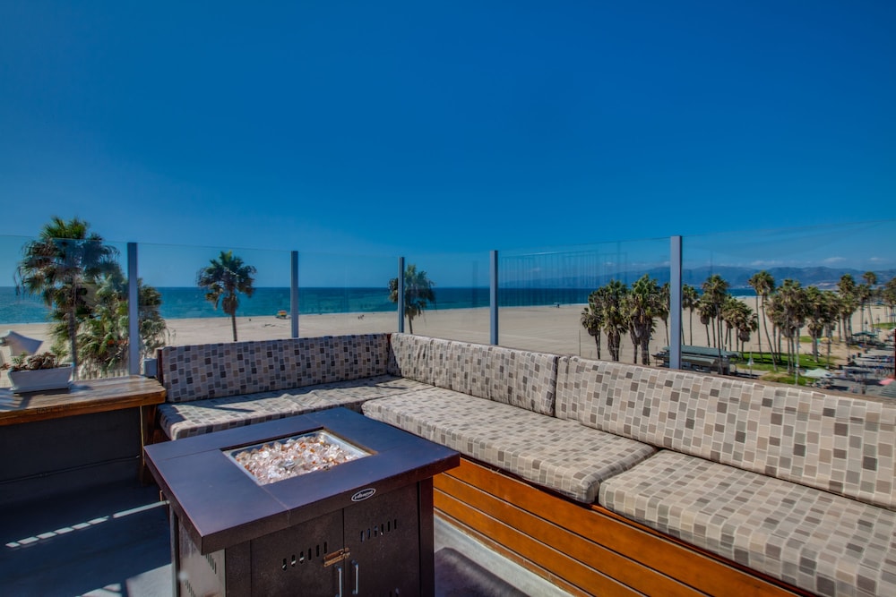 Venice Breeze Suites 28/54