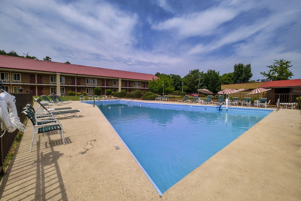 Red Roof Inn Hot Springs 6/49