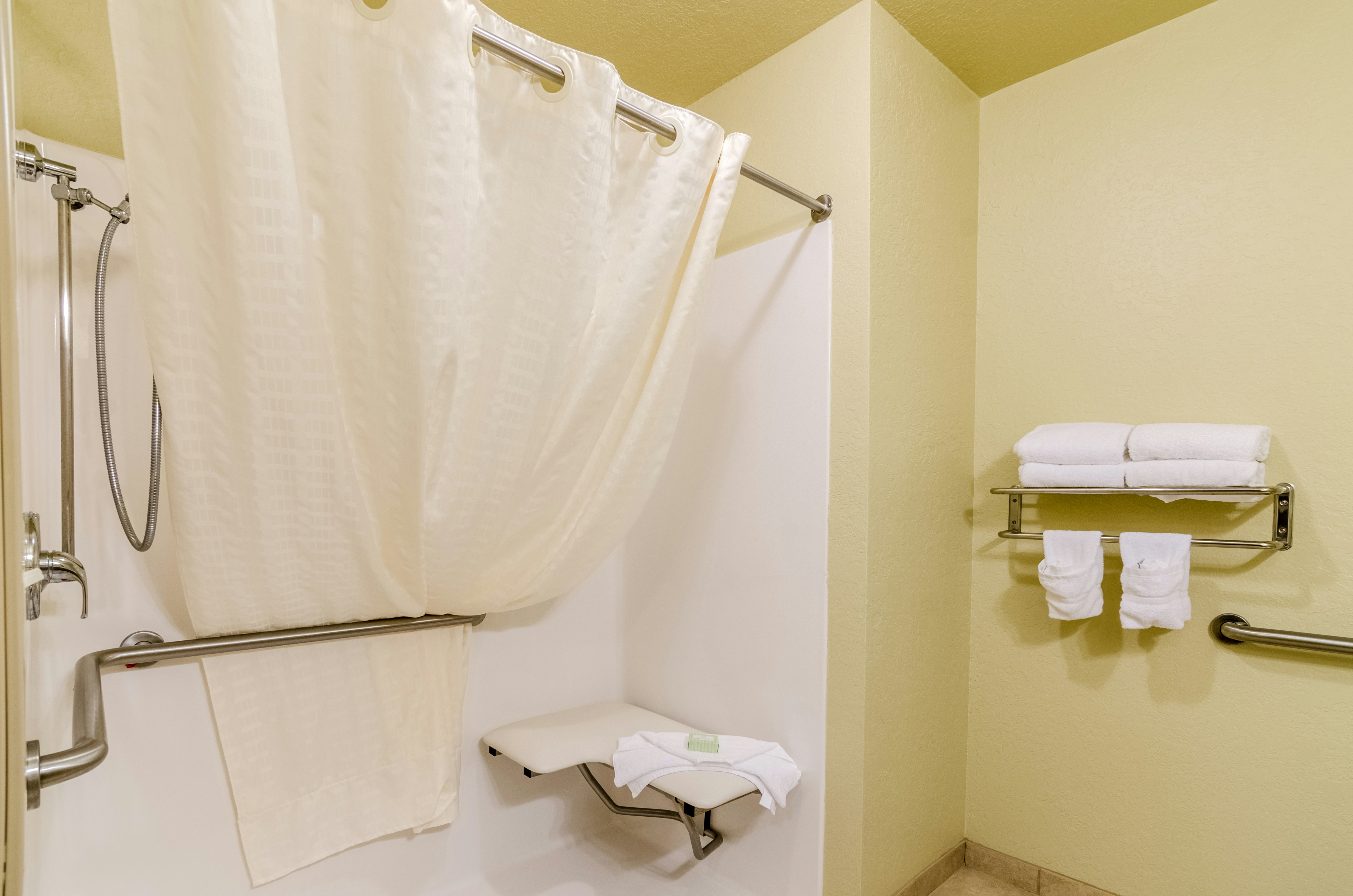 Cobblestone Inn and Suites Cambridge 34/38