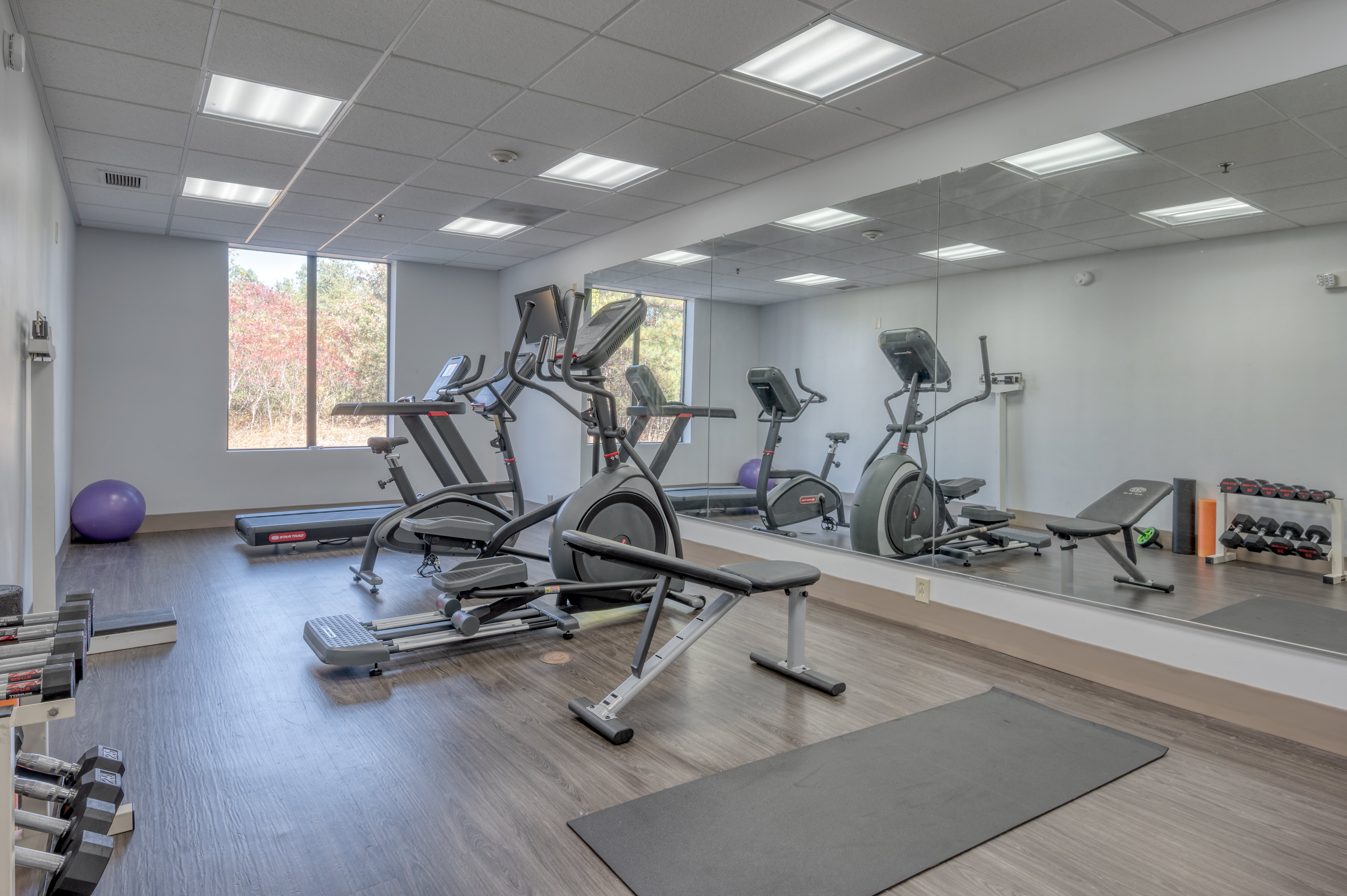 Holiday Inn Express Suites Thornburg S Fredericksburg 36/58