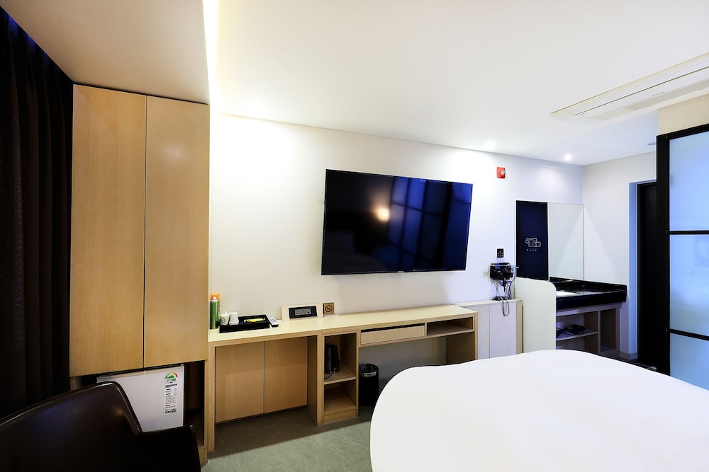CS Avenue Hotel 13/75