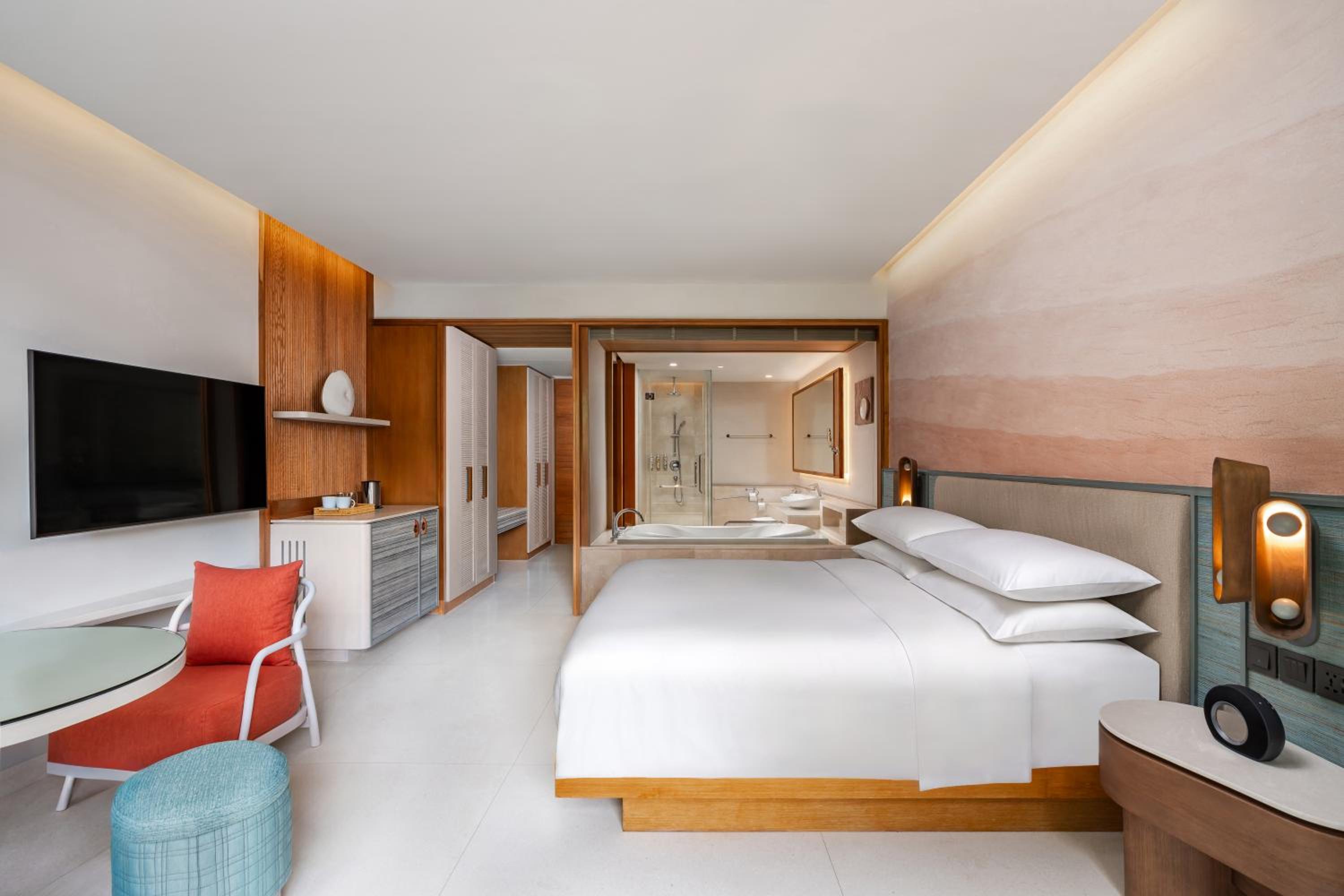 Renovated, Guest Room, Deluxe, King Bed, Lagoon View