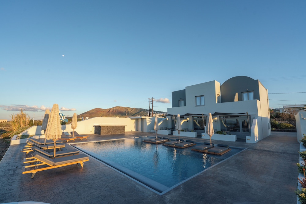 Volcanic Arc Santorini Suites 56/59