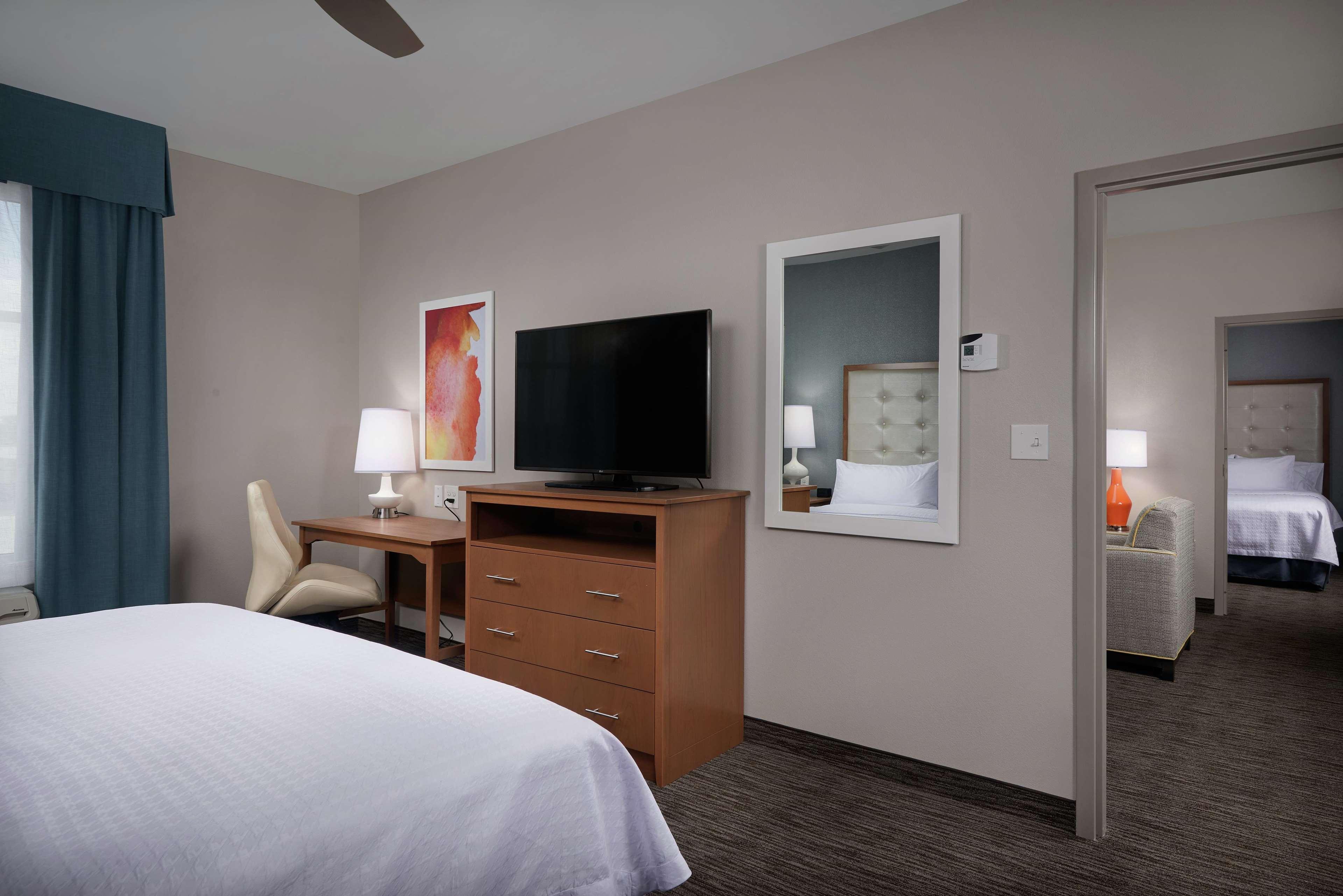 2 BEDROOMS, SUITE, 1 KING OR 2 QUEEN BEDS, 2 BATHROOMS, ACCESSIBLE