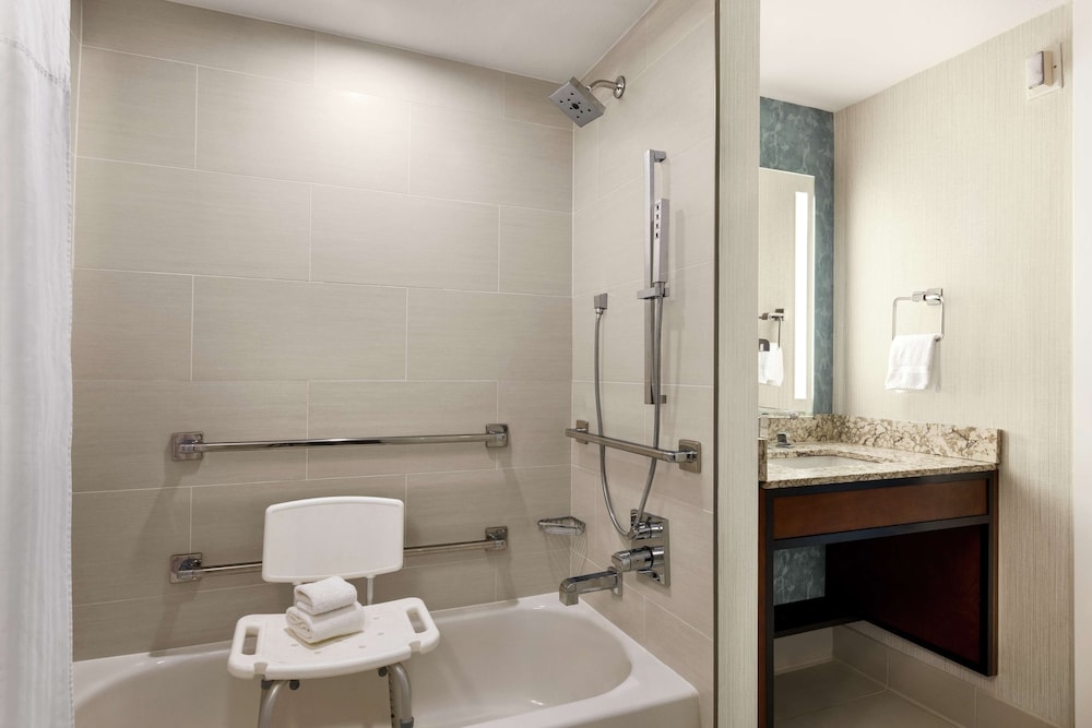 Hilton Garden Inn Carlsbad Beach 18/92