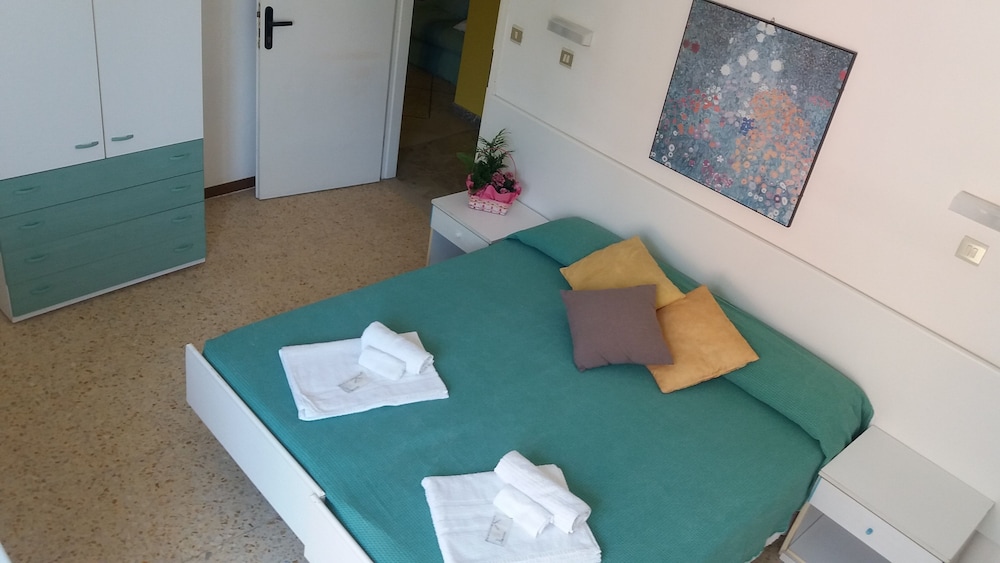 ROOM, QUADRUPLE, SEA VIEW