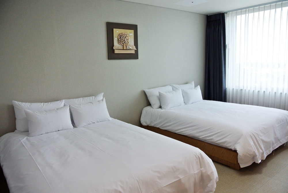 Jeju Noblesse Tourist Hotel 10/31