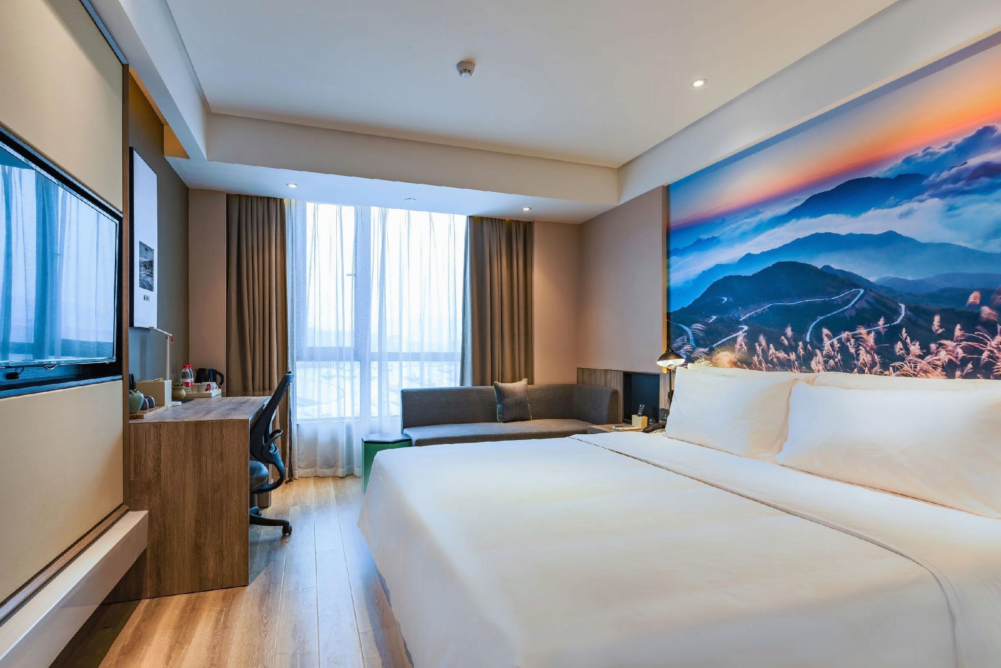 Elegant, Queen Bed