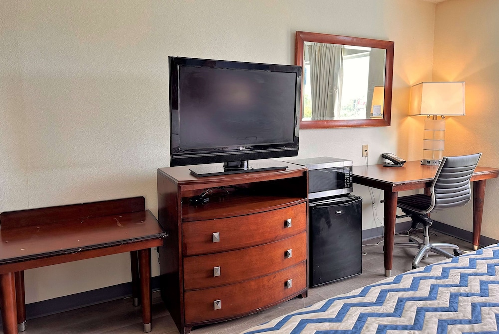 Travelodge By Wyndham Fort Wayne North 19/38