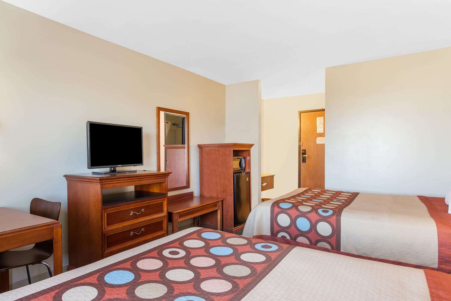 Super 8 by Wyndham Imlay City 7/27