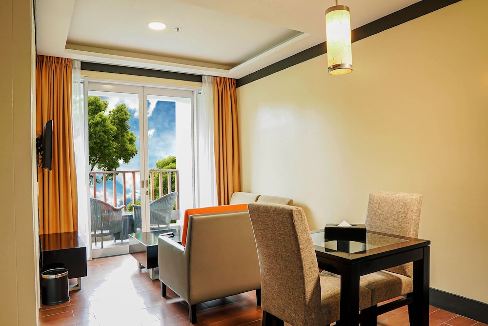 Aston Bogor Hotel & Resort 62/90