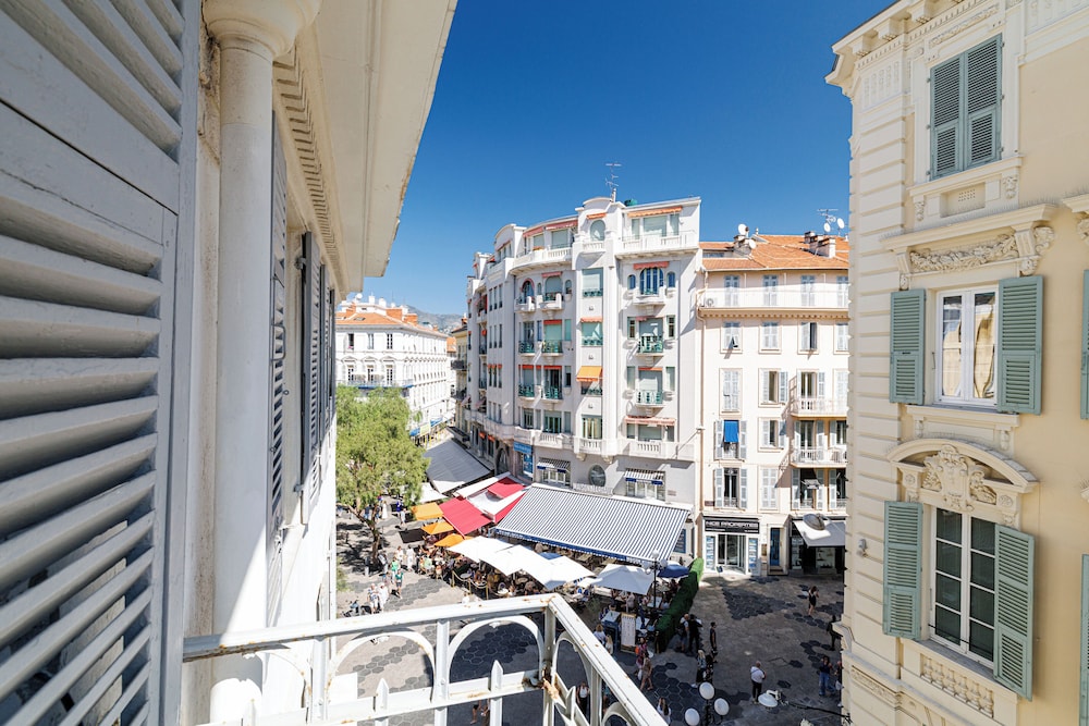 Le Dortoir Multi Storey Luxury Suites 41/50