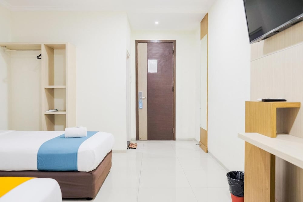 Super OYO Townhouse OAK Hotel Fiducia Serpong 23/44