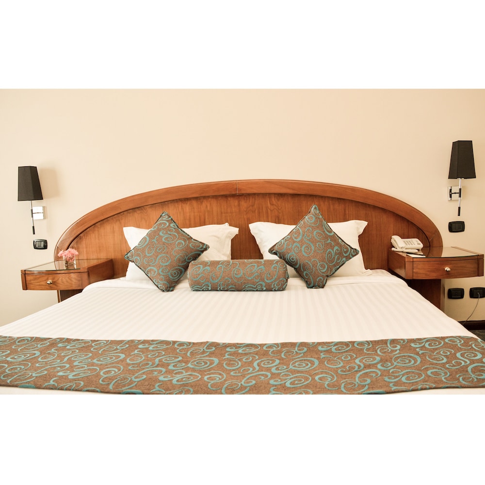 Cherry Maryski Hotel 14/50