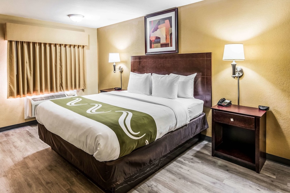 Efficiency, King Bed