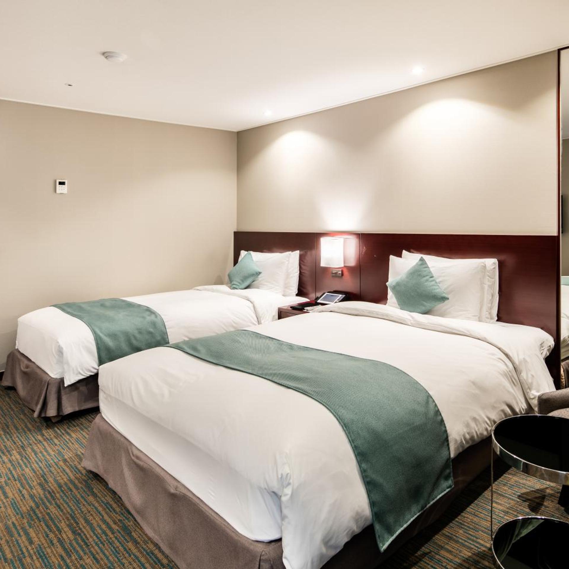 Deluxe, Twin Beds