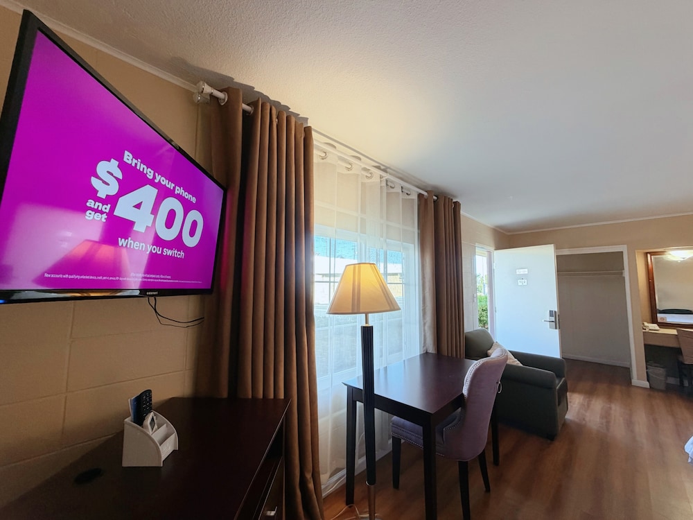 Royal Inn and Suites 32/42