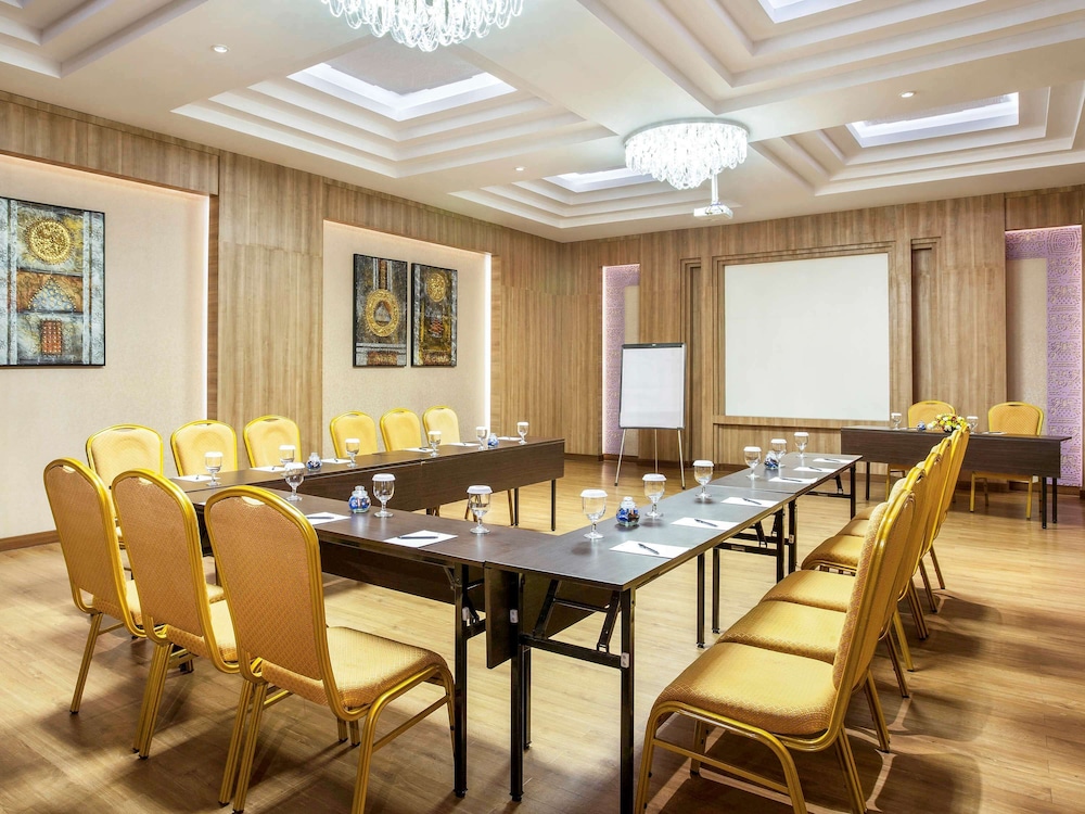 IBIS YOGYAKARTA ADI SUCIPTO 43/54