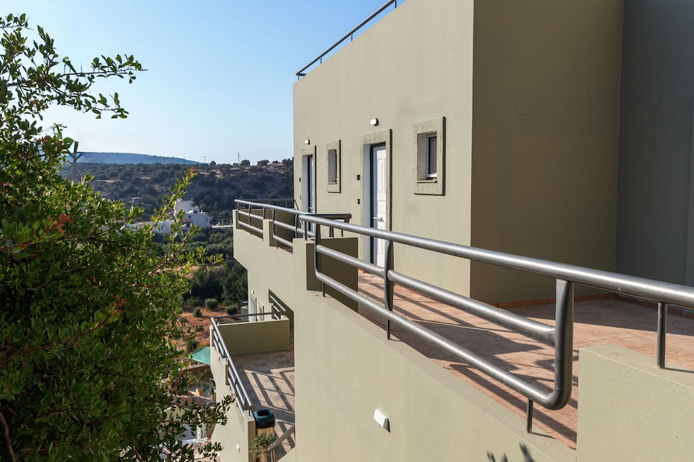 SUNNY HILL Adults only16+ by Estia 3/59