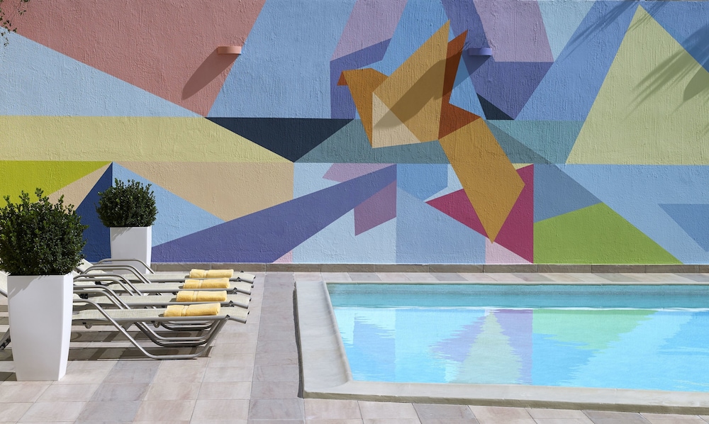 Amarilia Hotel 53/54