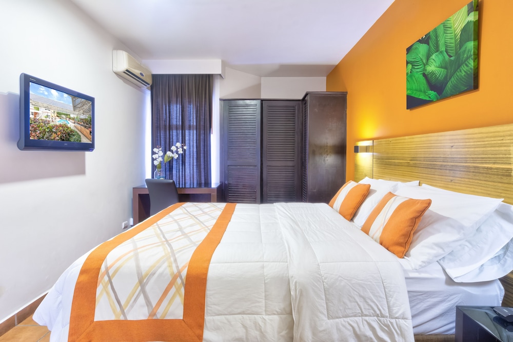 جناح سوبيريور بسرير كوين وسريرين منفصلين، Hotel Suites Cristina 2/8