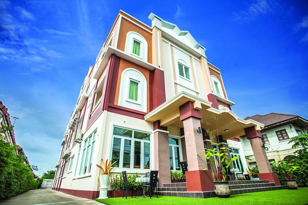 Excella Hotel 4/52