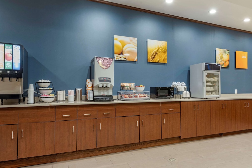 Comfort Inn & Suites Pittsburgh South 26/37
