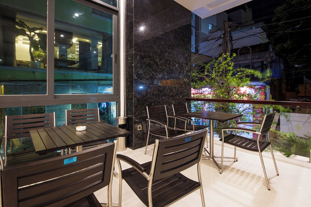 Meriton Hotel 82/100