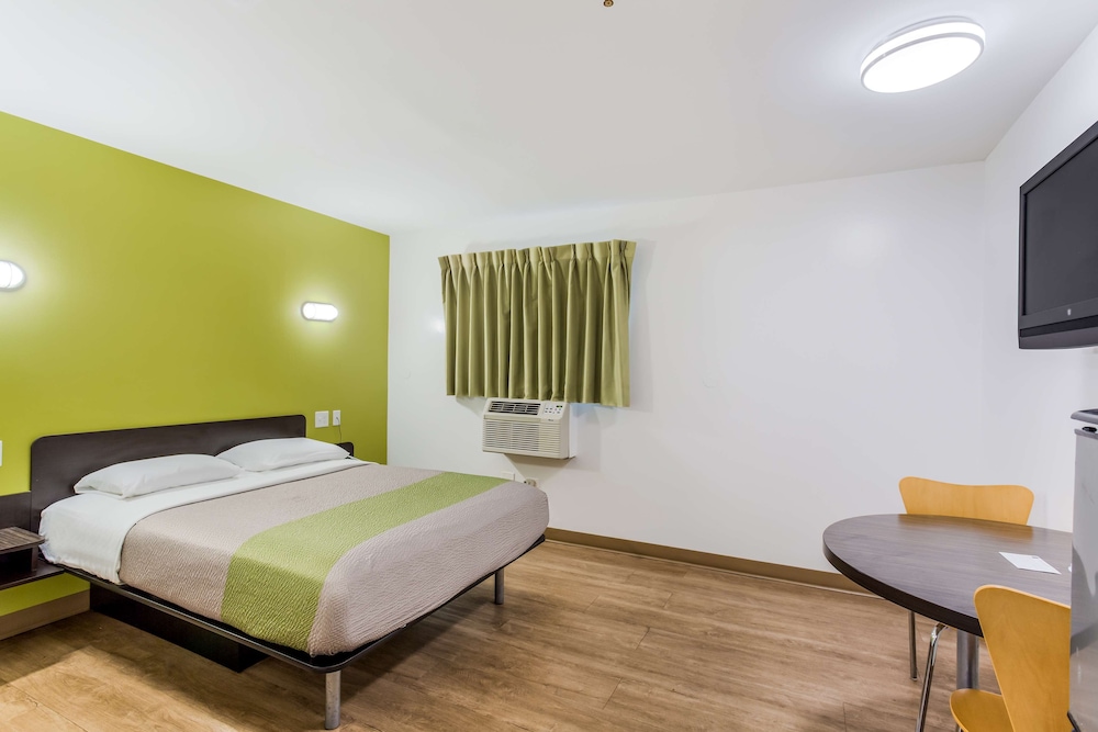 Studio 6 Extended Stay - Jacksonville, FL - South 16/46