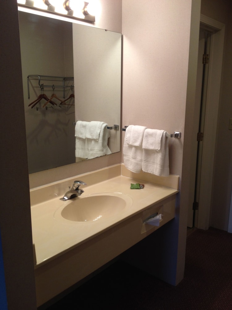 Cedar Hill Lodge 11/64