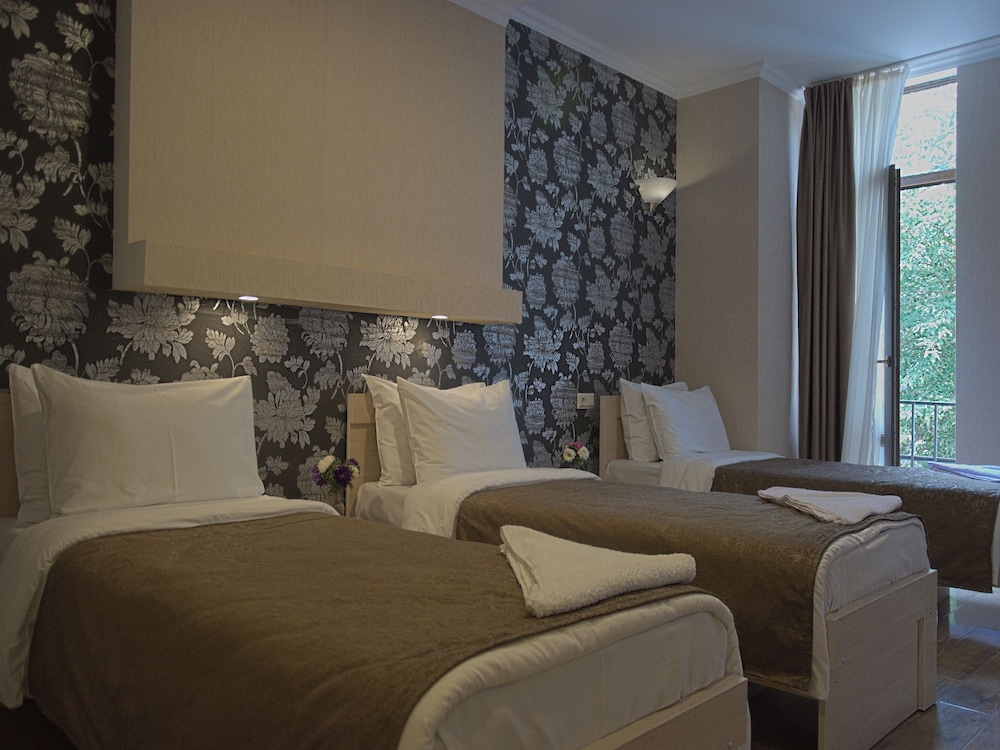 Tiflis Hotel 51/74