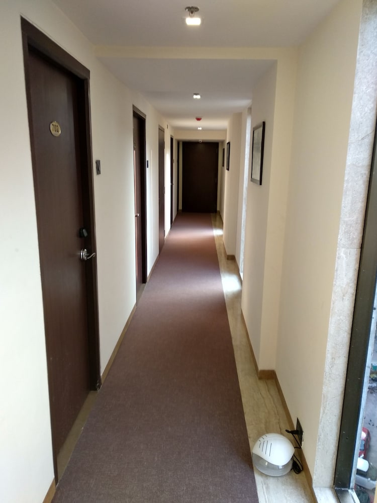 Hotel Mumbai House 14/33