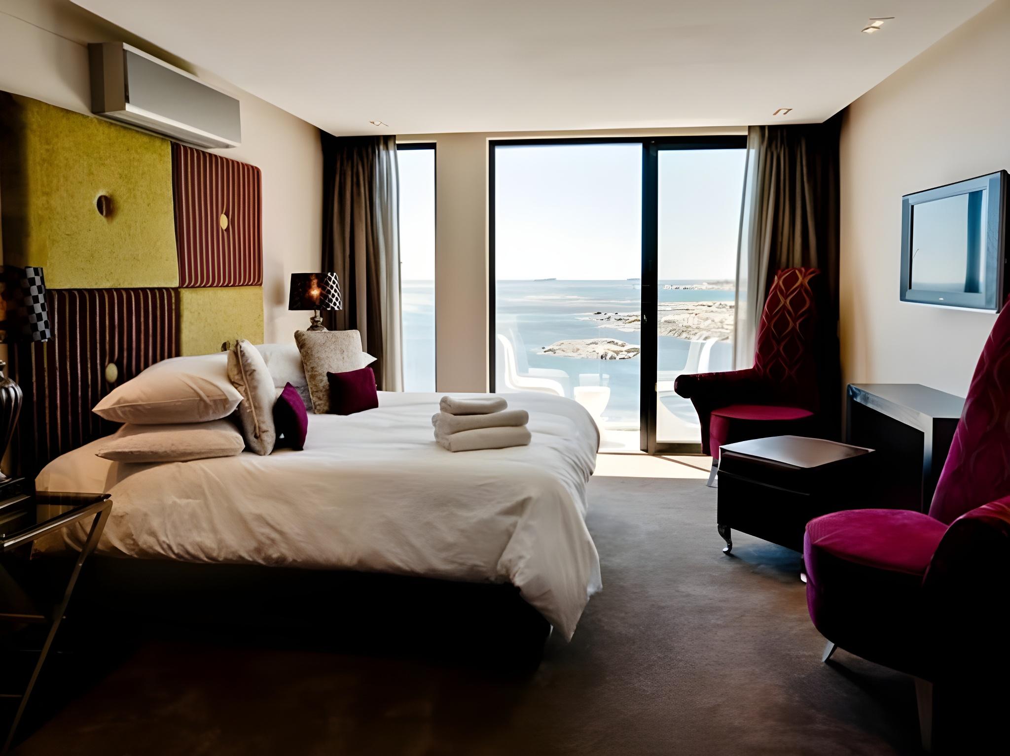 Triton, Luxury