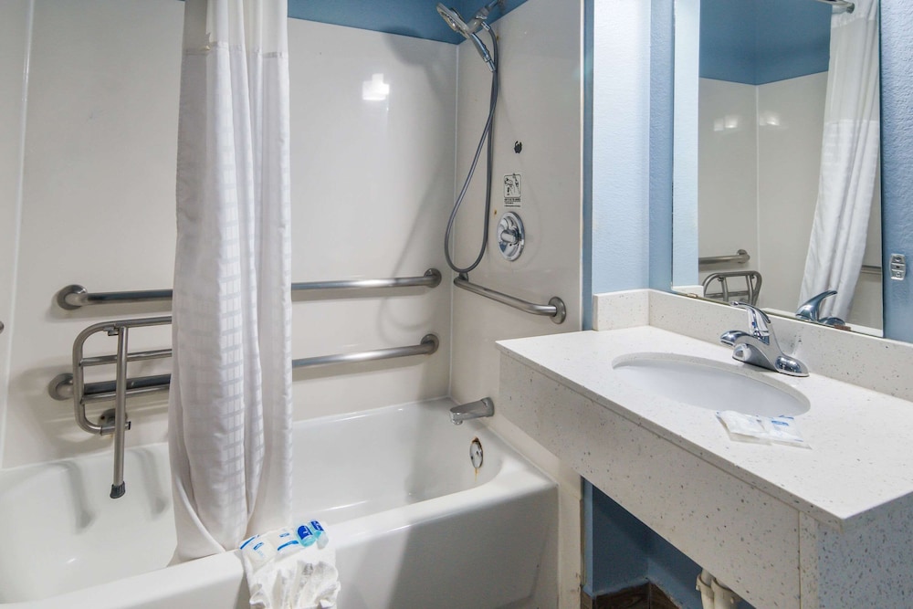 Rodeway Inn Carrollton I-35E 6/28