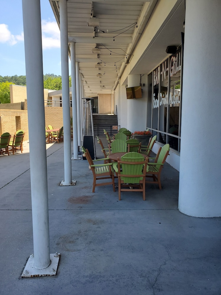 The Hotel Hot Springs 5/40