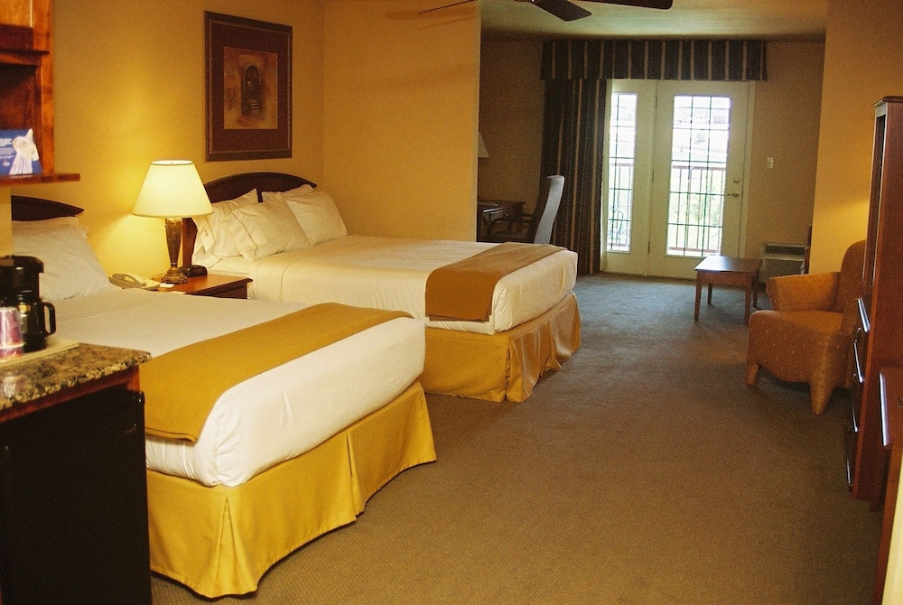 Holiday Inn Express Hotel Suites Kerrville 26/62