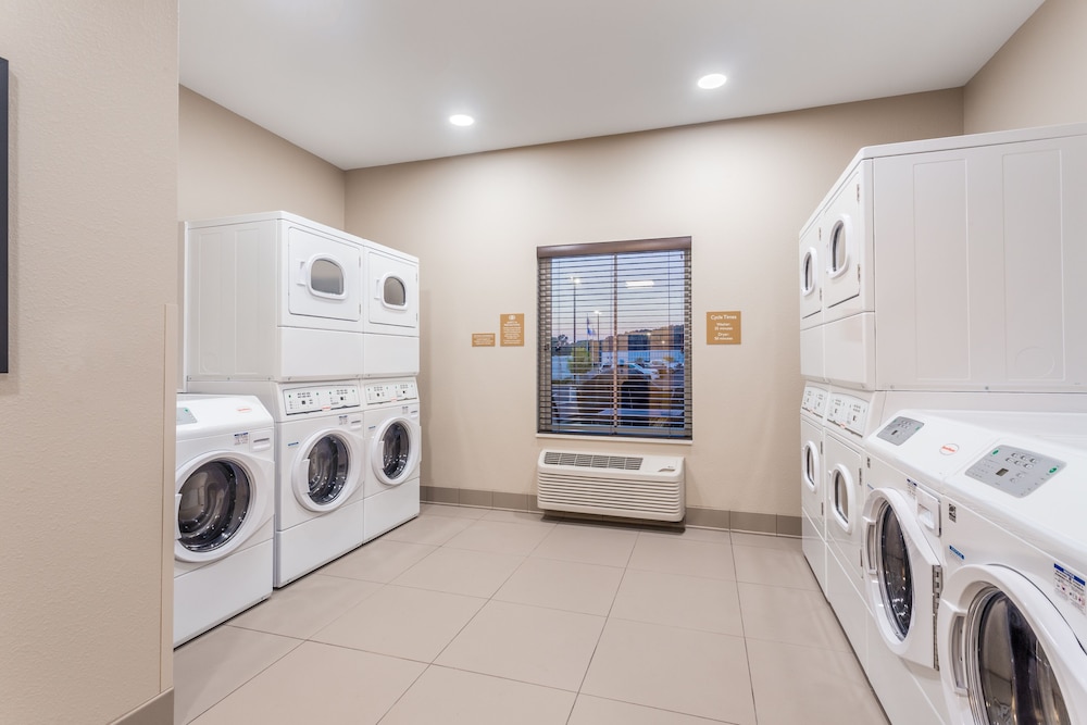 Candlewood Suites Eau Claire I-94 23/43