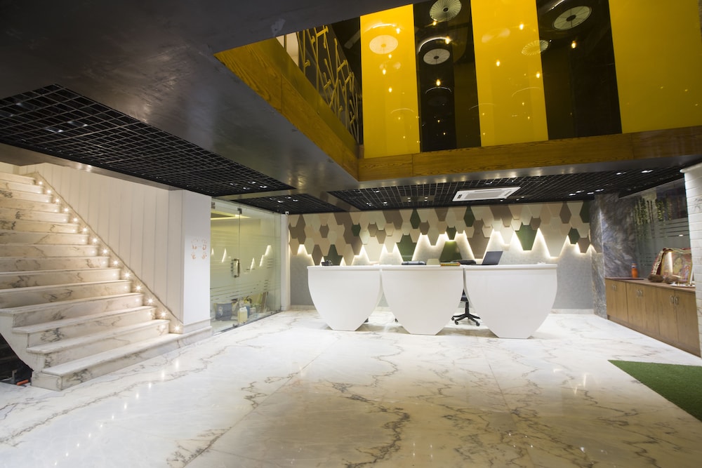 Staybook Hotel Nitya Maharani 3/50