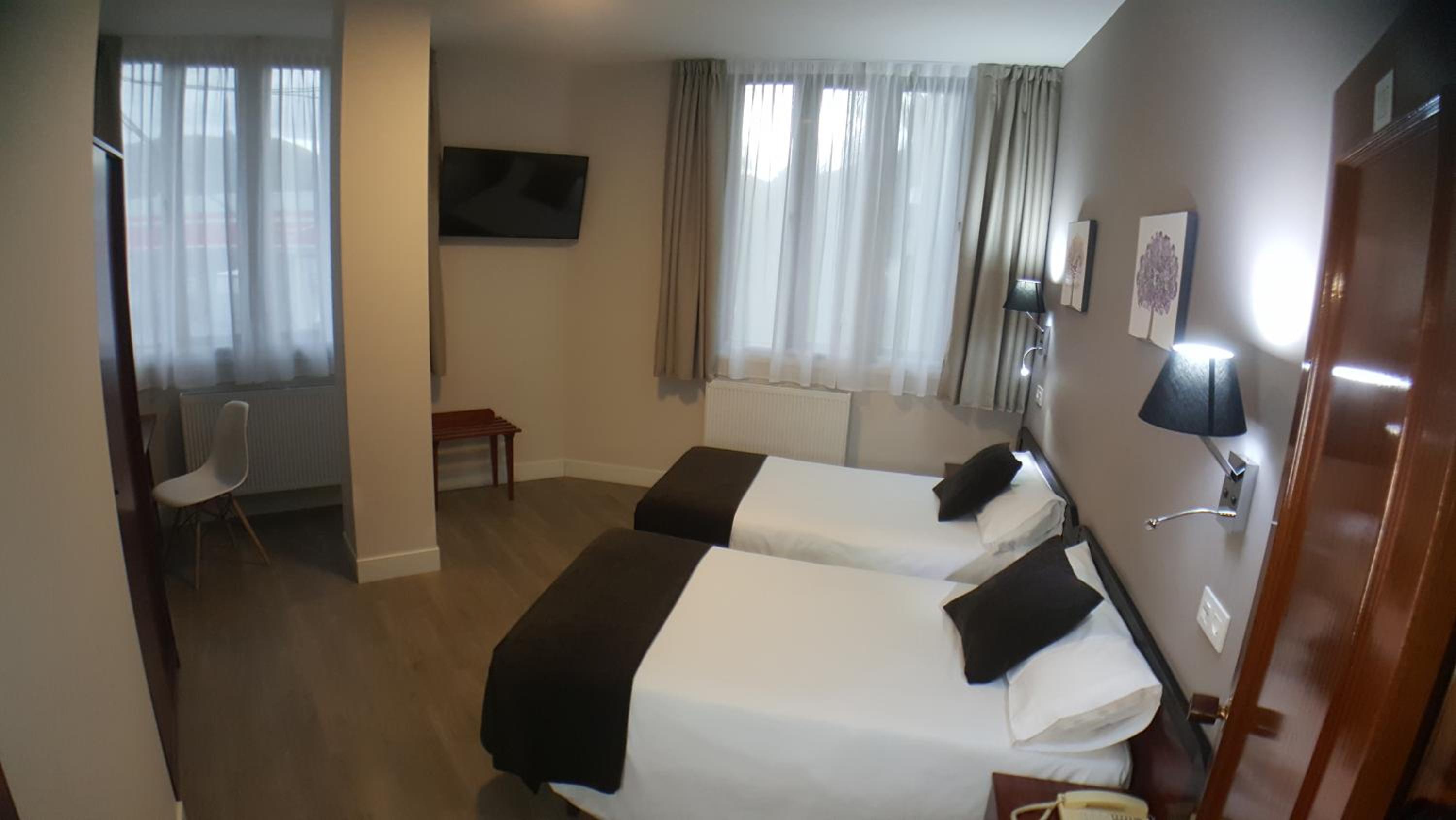 Room, Twin Beds