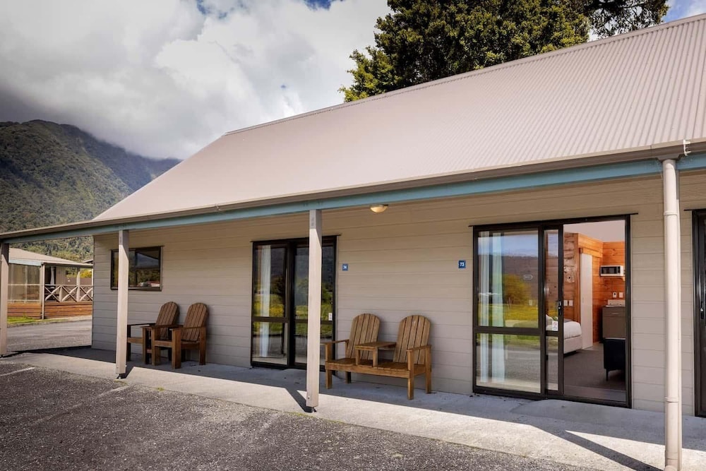 Fox Glacier Motel Holiday Park 1/50
