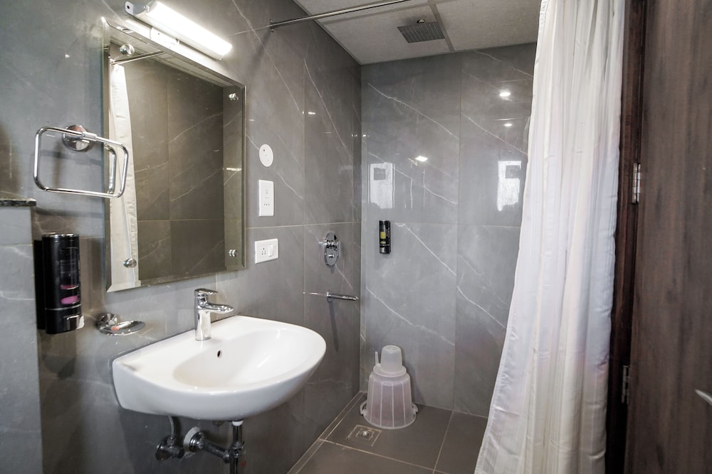 Saltstayz Hotel Huda City Center 49/49