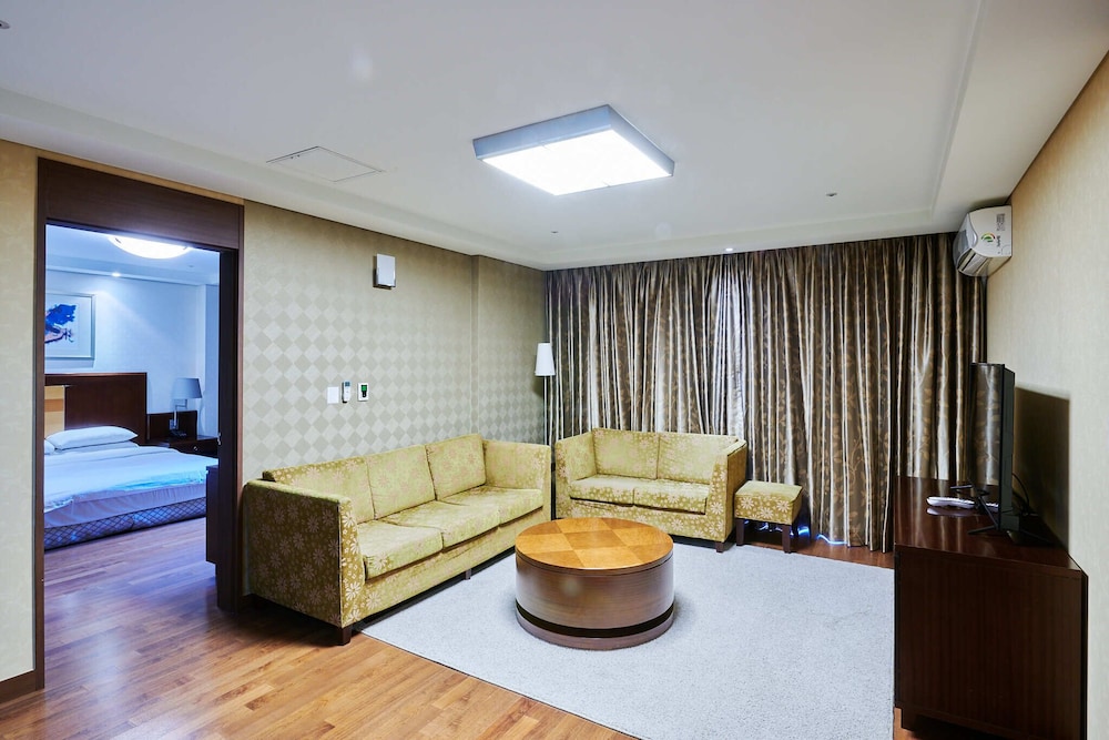 Adonis Hotel 34/58