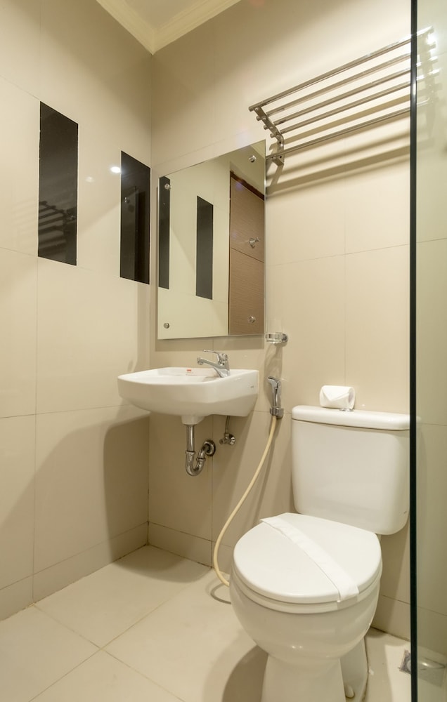 Oyo 319 Putra Mulia Hotel 31/32