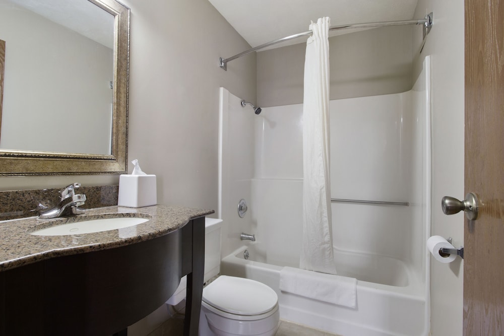 Red Lion Inn & Suites Olathe Kansas City 12/23