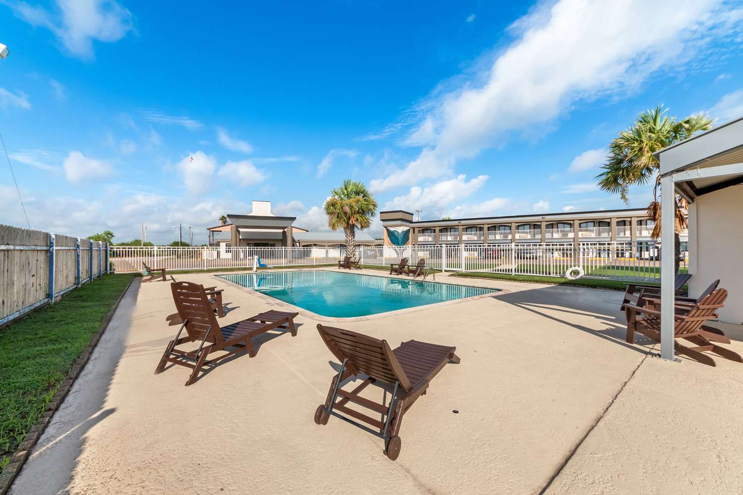 Quality Inn & Suites Port Lavaca Near Lighthouse Beach 31/33
