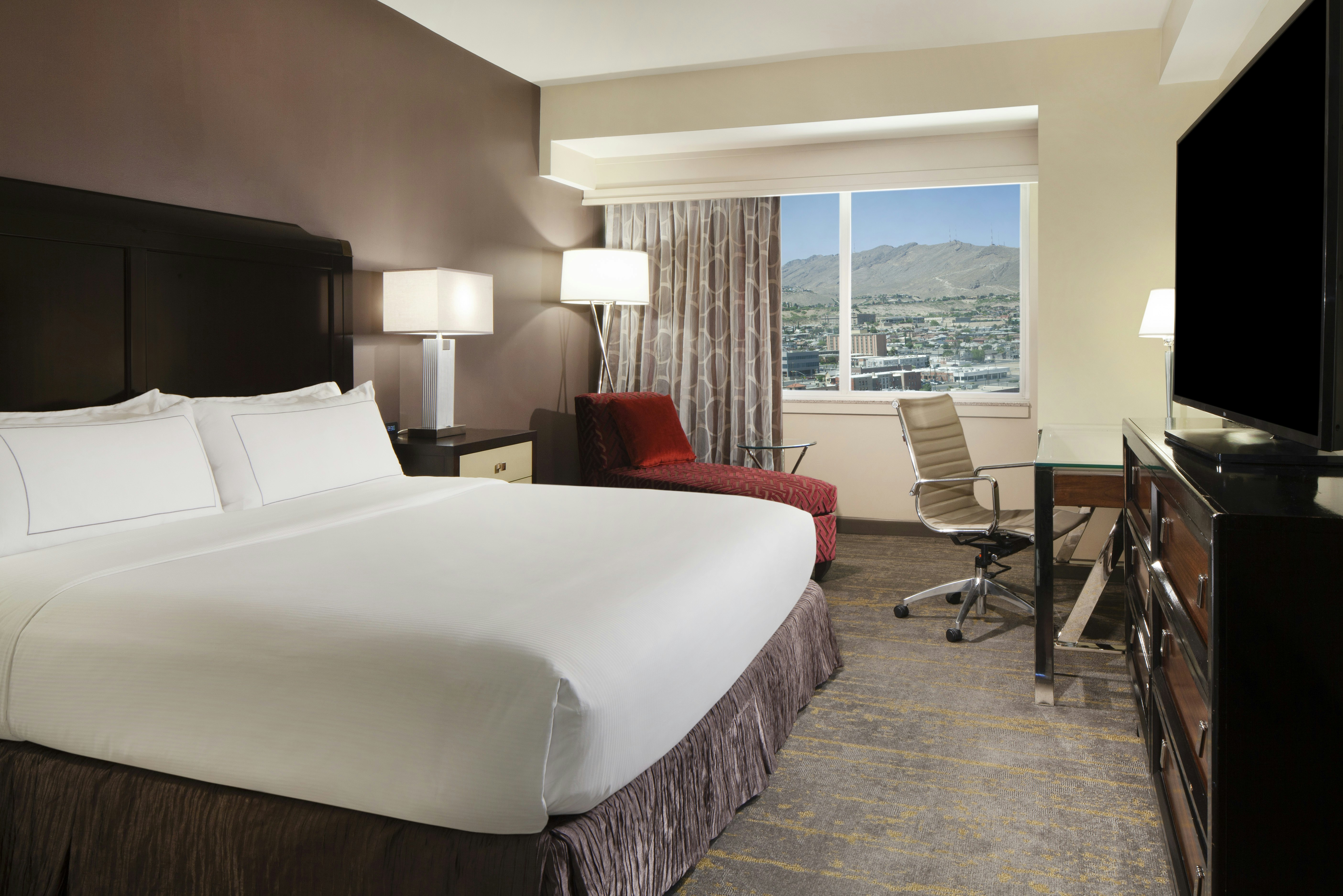 1 BEDROOM, SUITE, KING BED