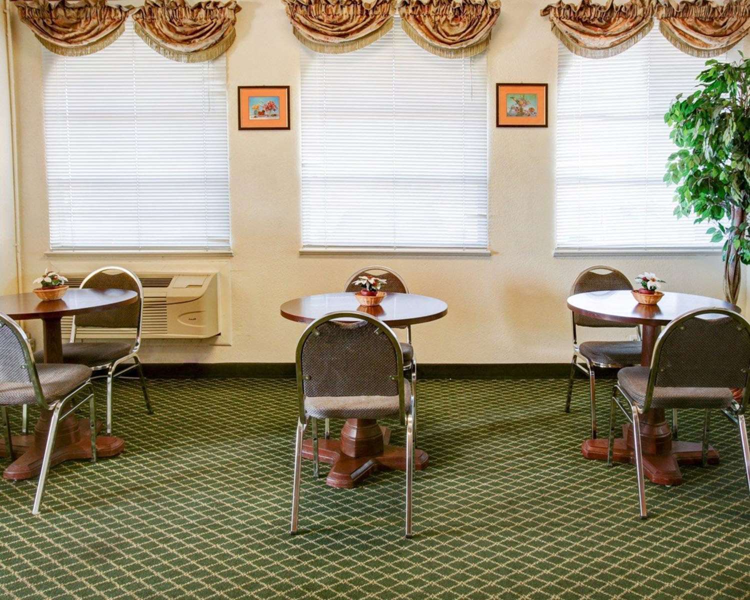 Econo Lodge Temple, TX 22/31