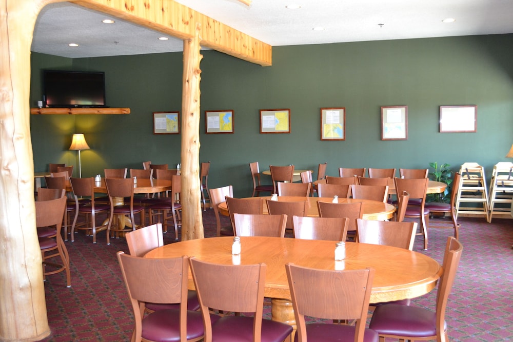 Stafford's Crooked River Lodge & Suites 25/41
