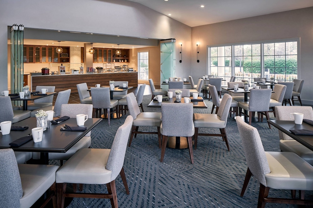 Delta Hotels by Marriott Norfolk Airport 18/31