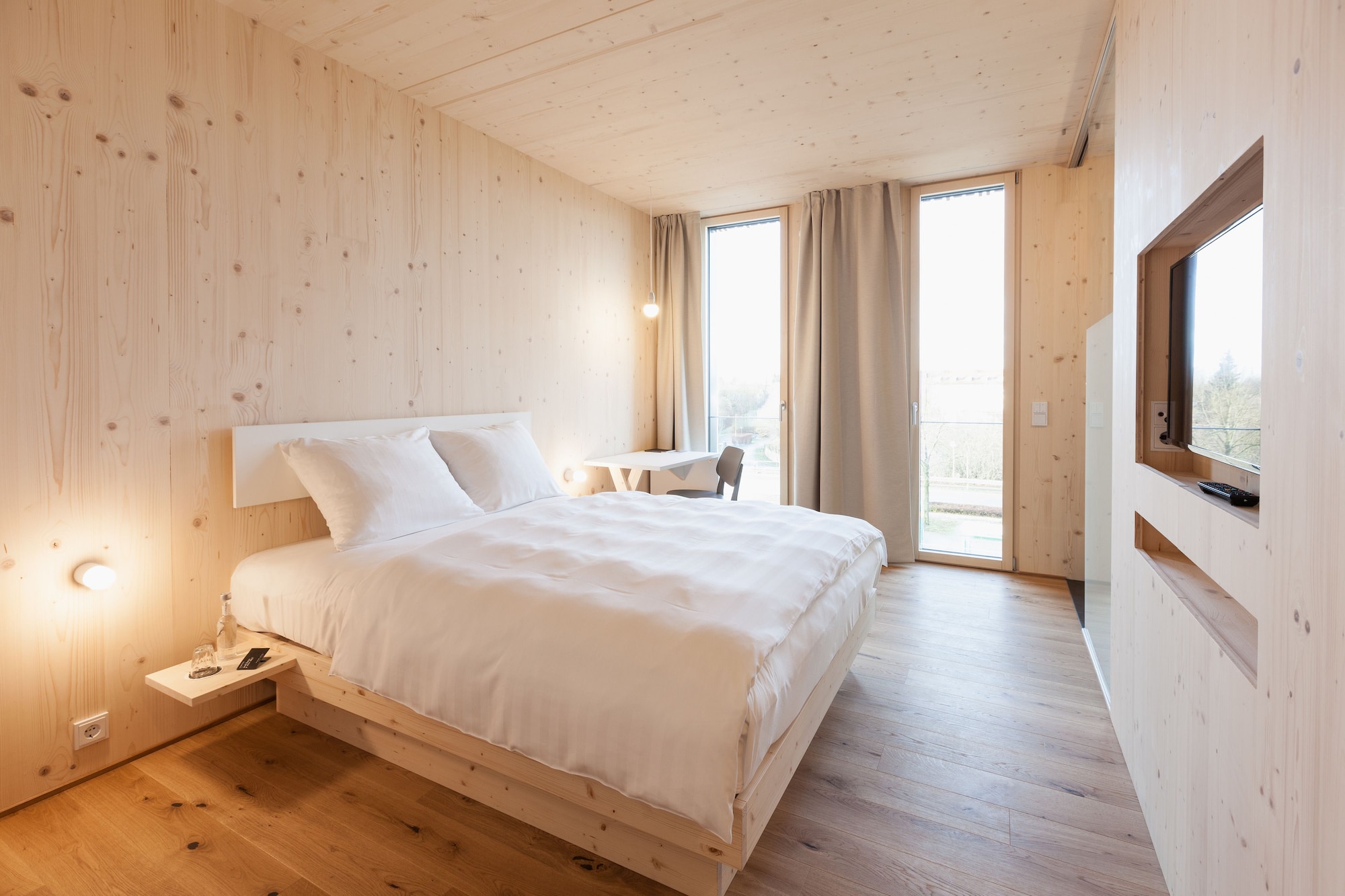 BUSINESS, SINGLE, DOUBLE BED